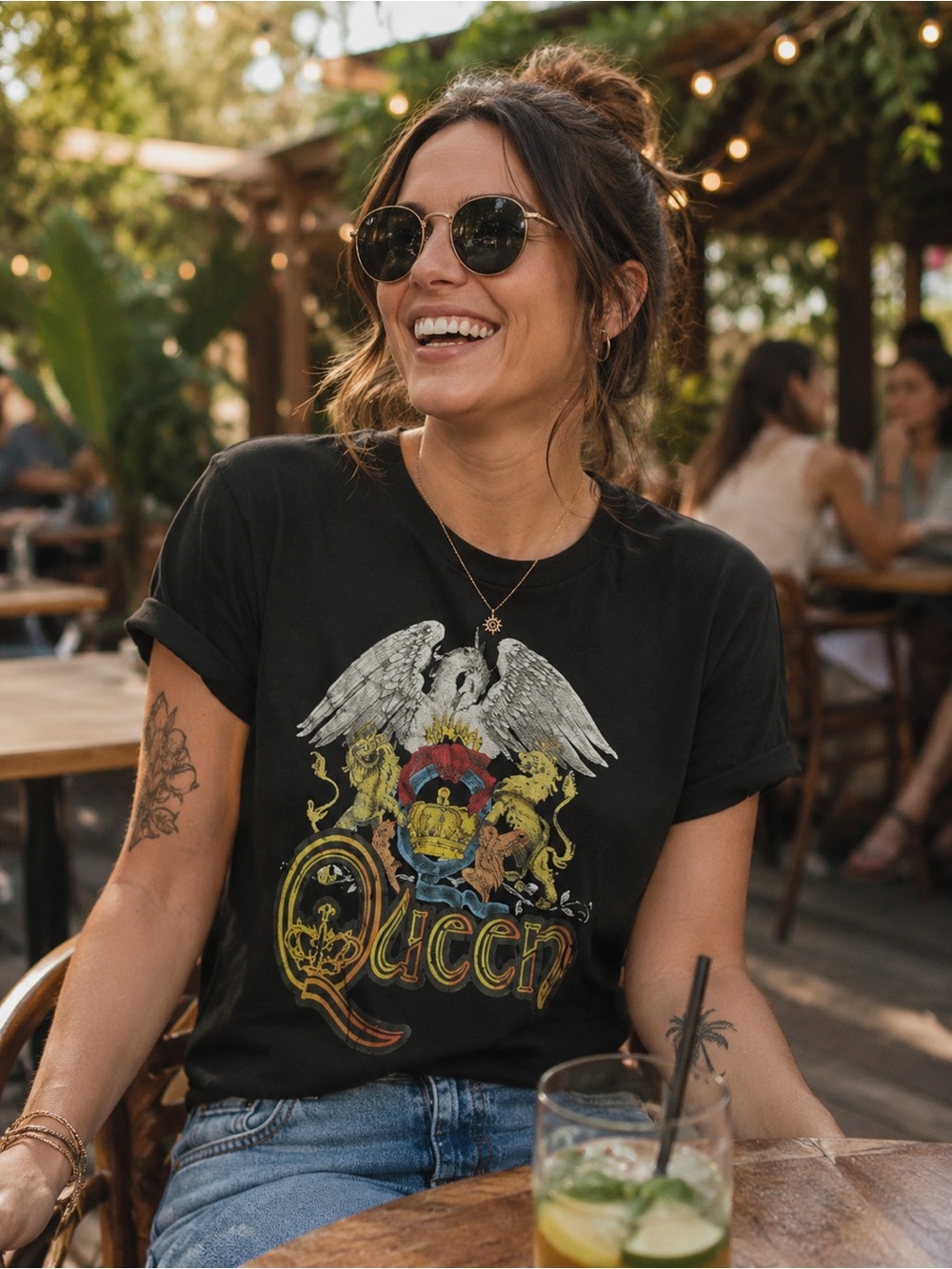 🌸 Black Queen Crest Graphic Short Sleeve Tee